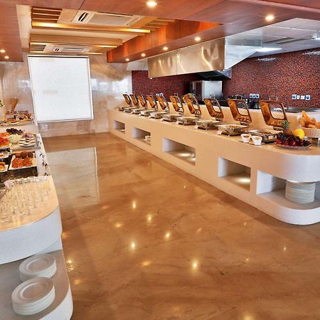 Ramada By Wyndham Ghaziabad Vasundhara Hotel Exterior foto