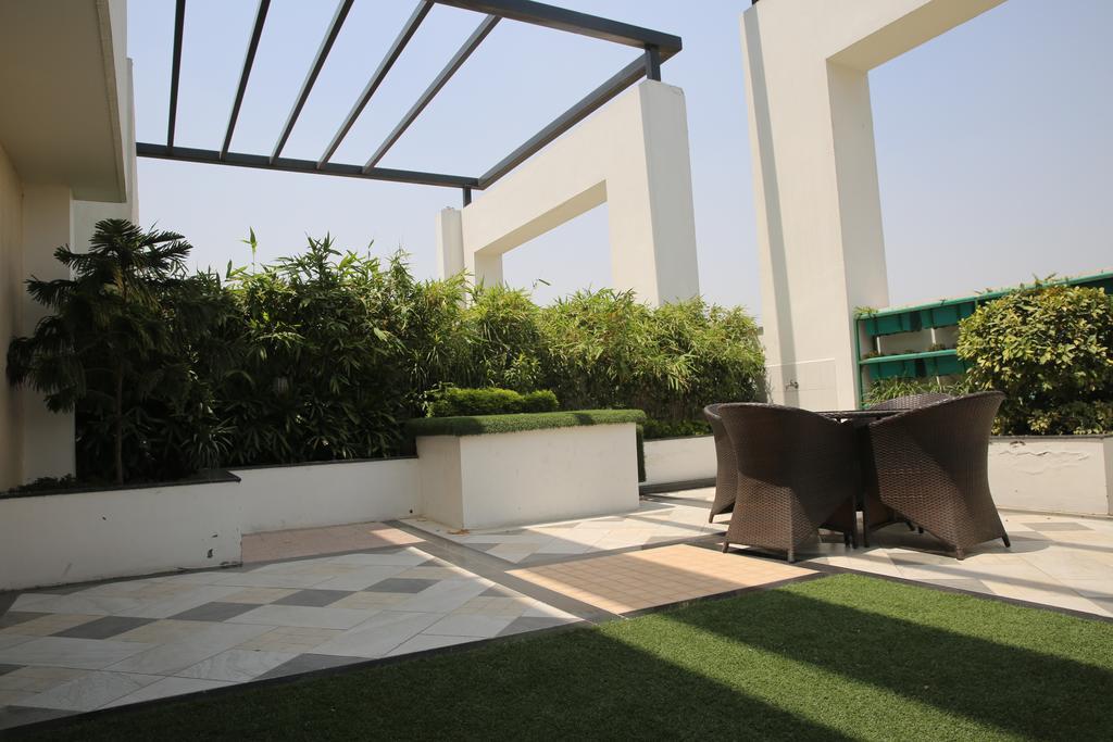 Ramada By Wyndham Ghaziabad Vasundhara Hotel Exterior foto
