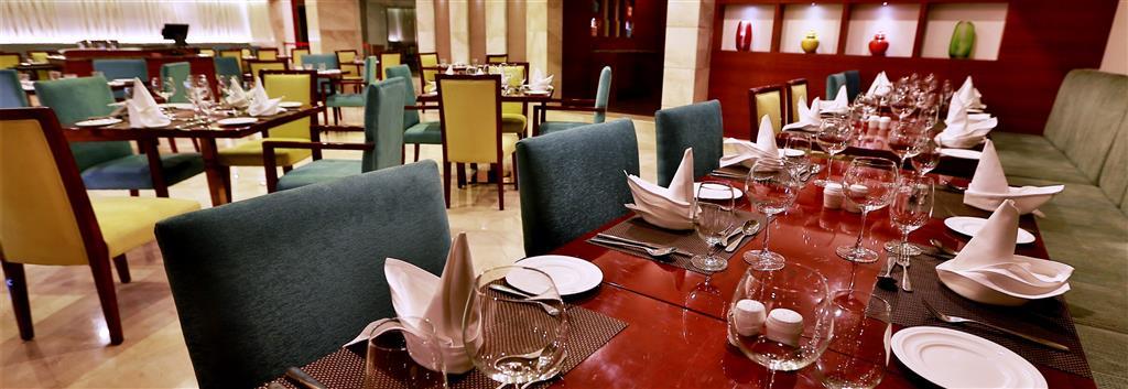 Ramada By Wyndham Ghaziabad Vasundhara Hotel Restaurante foto