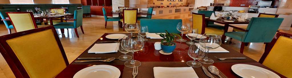 Ramada By Wyndham Ghaziabad Vasundhara Hotel Restaurante foto