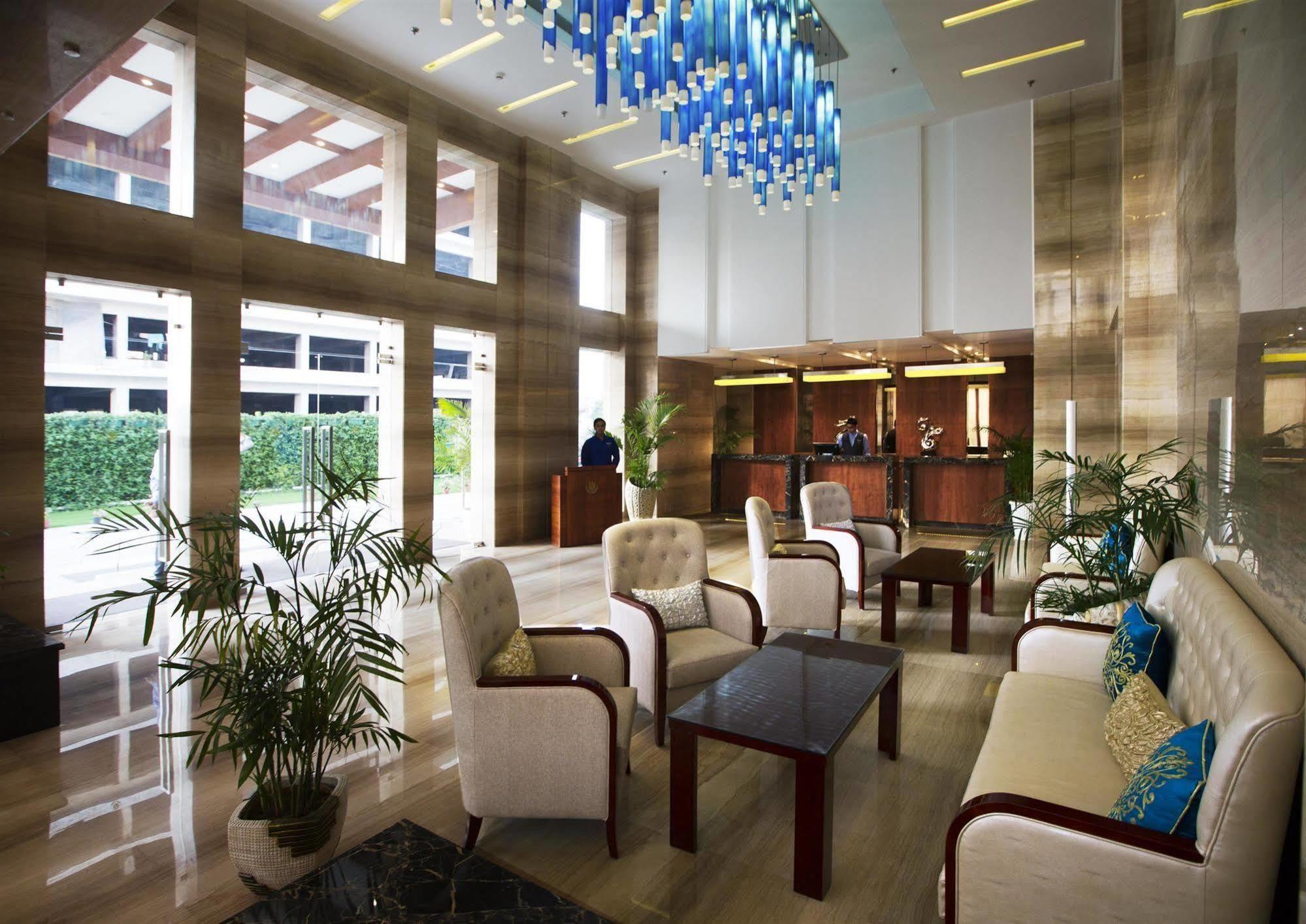 Ramada By Wyndham Ghaziabad Vasundhara Hotel Exterior foto