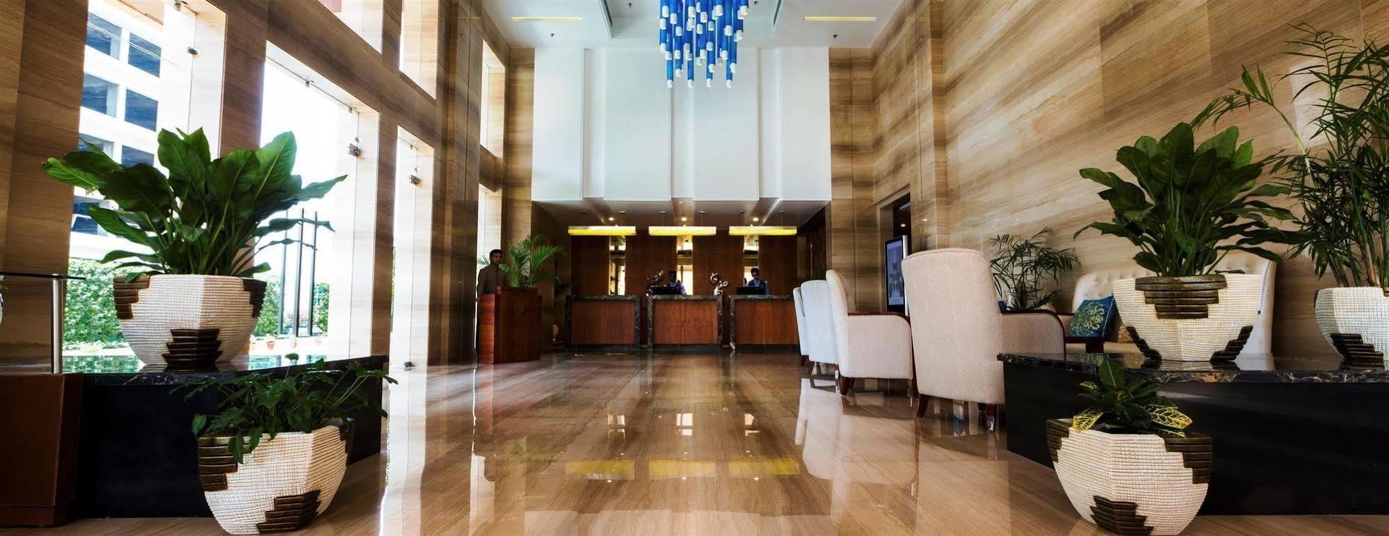 Ramada By Wyndham Ghaziabad Vasundhara Hotel Exterior foto